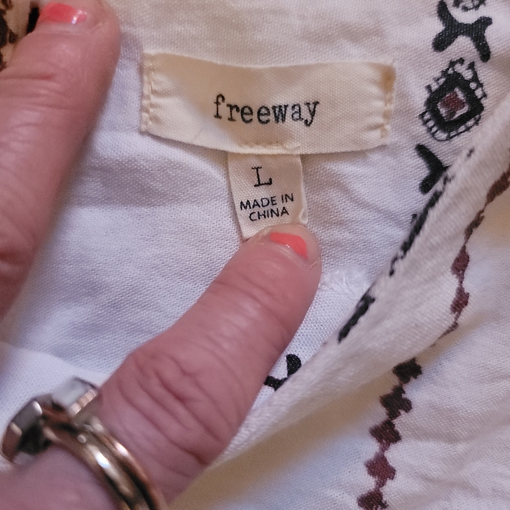 Freeway Cold Shoulder Top - Picture 9 of 9